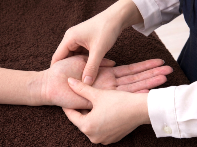 秋葉原リフレ はぴはにのハンドリフレ施術イメージ