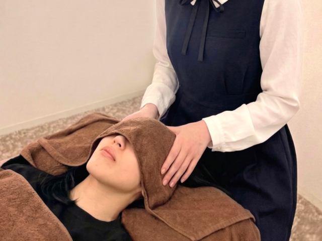 秋葉原リフレ はぴはにのヘッドリフレ施術イメージ